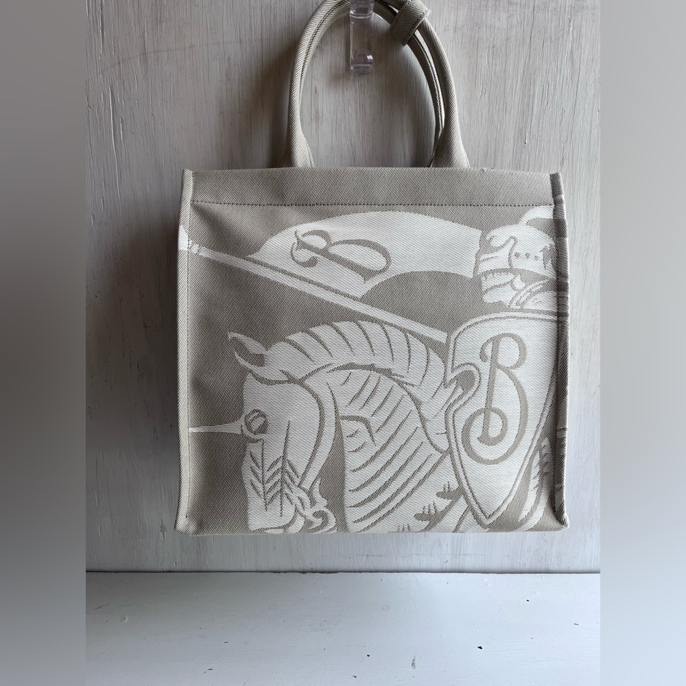 BURBERRY Canvas Tote Bag- Hunter IP Pattern - Picture 4 of 11